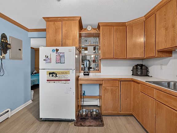 4th image of E2 Colonial Dr #4