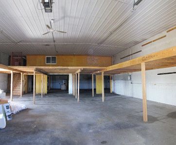 Garage w/Second Level