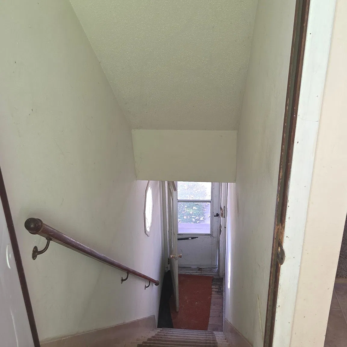 402 1/2 Clark St. — Photo 2