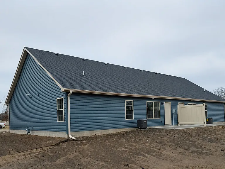 1622 Daisy St SE — Photo 3