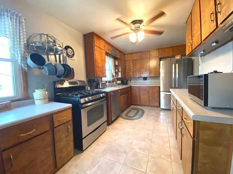 207 Toni St — Photo 4