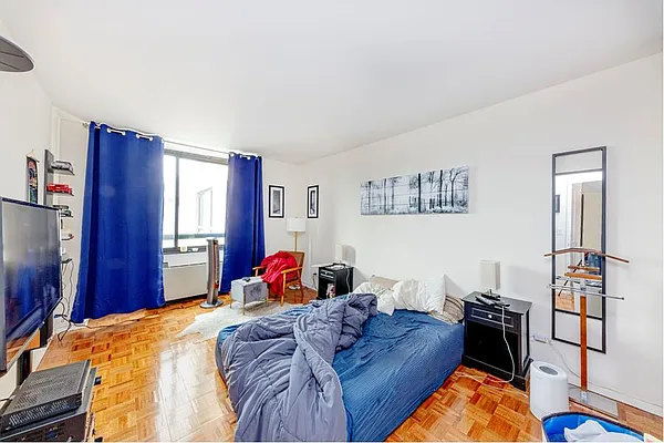Rented by Douglas Elliman | media 14