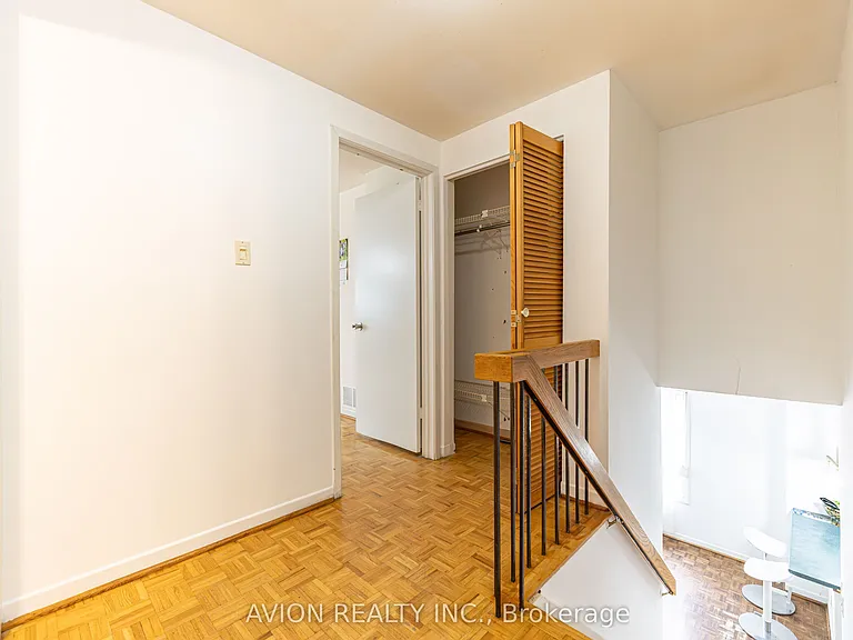 241 Weldrick Rd W — Photo 27