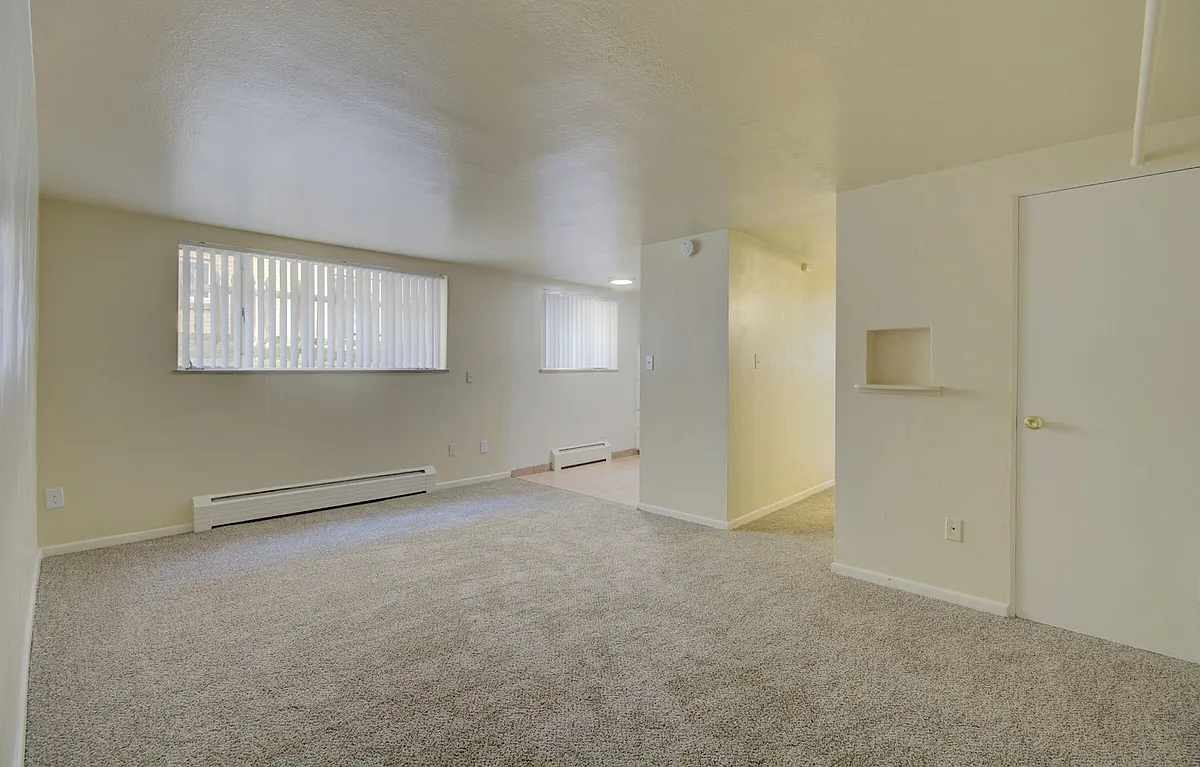 Building Photo - 4720 E 8th Ave
