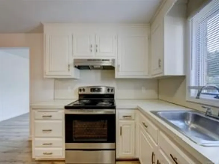 54 Oak St #11 — Photo 5