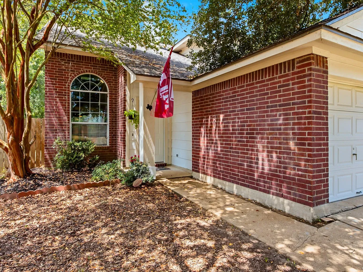 3 bed, 2.5 bath, 1517 sqft, $1,900 — Photo 2