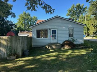 2797 Wisner Blvd, Waterford, MI 48329
