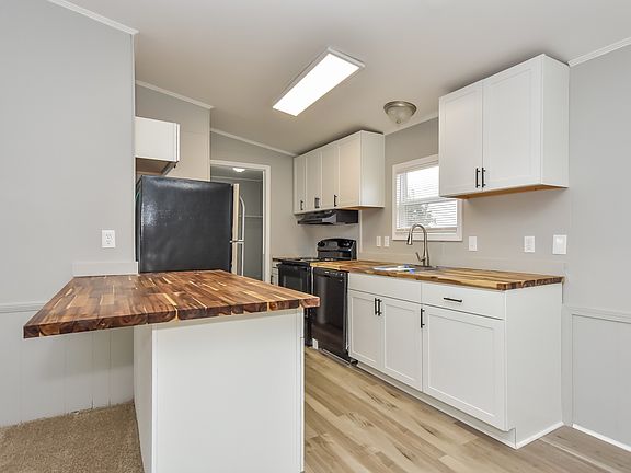 3rd image of 200 Greenbranch Ct