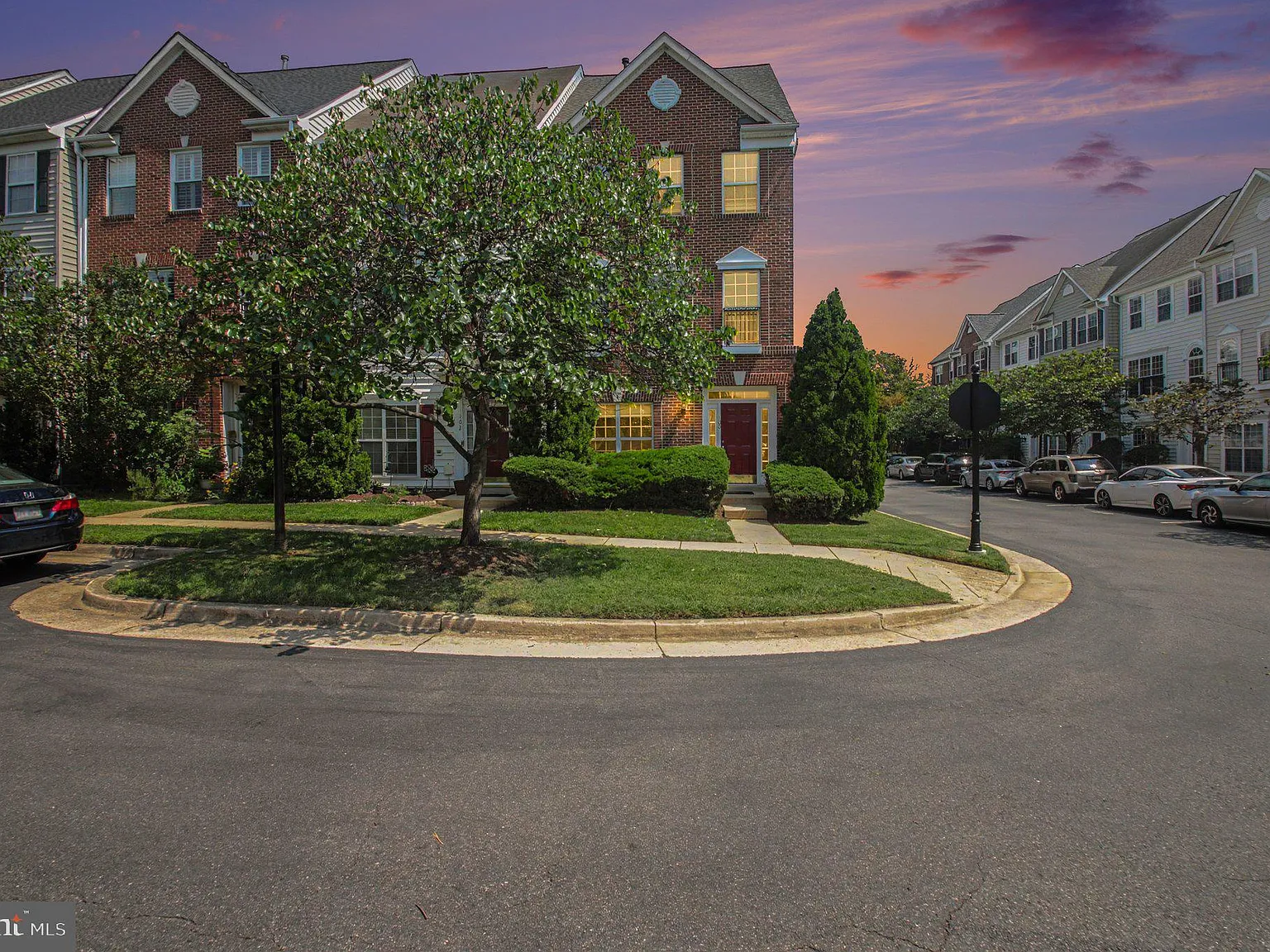 3 bed, 3.5 bath, 1950 sqft, $4,000 — Photo 4