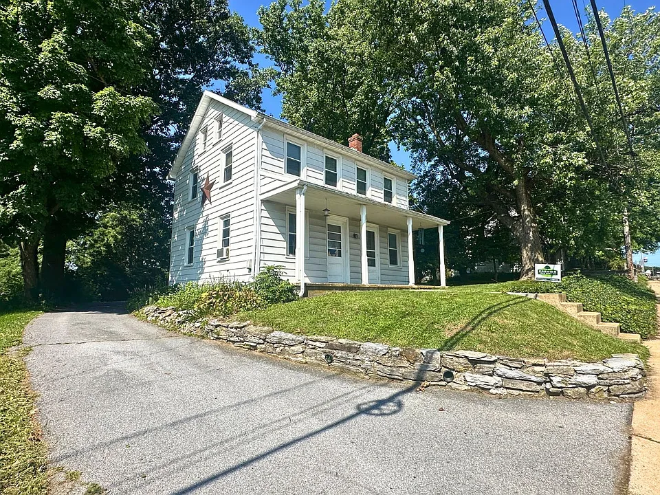 1404 E Newport Rd
