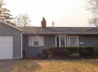 45 Favored Ln, Levittown, PA 19055