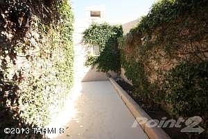 Entry way to front door