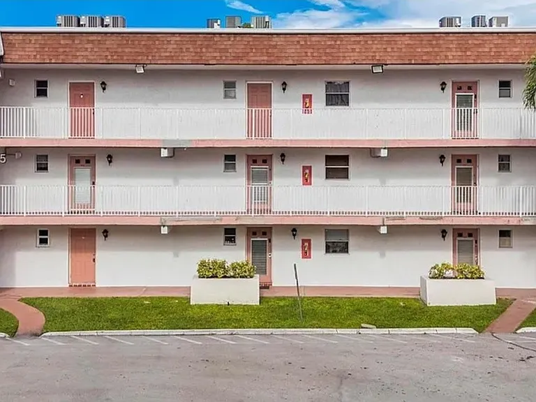 8002 Lagos De Campo Blvd #101 — Photo 2