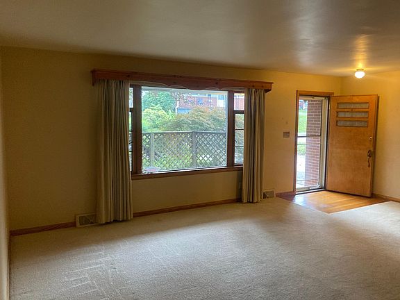 4th image of 220 Walnut St