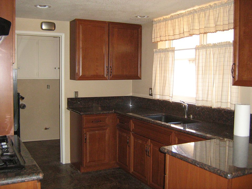 2nd image of 2580 Union Ave
