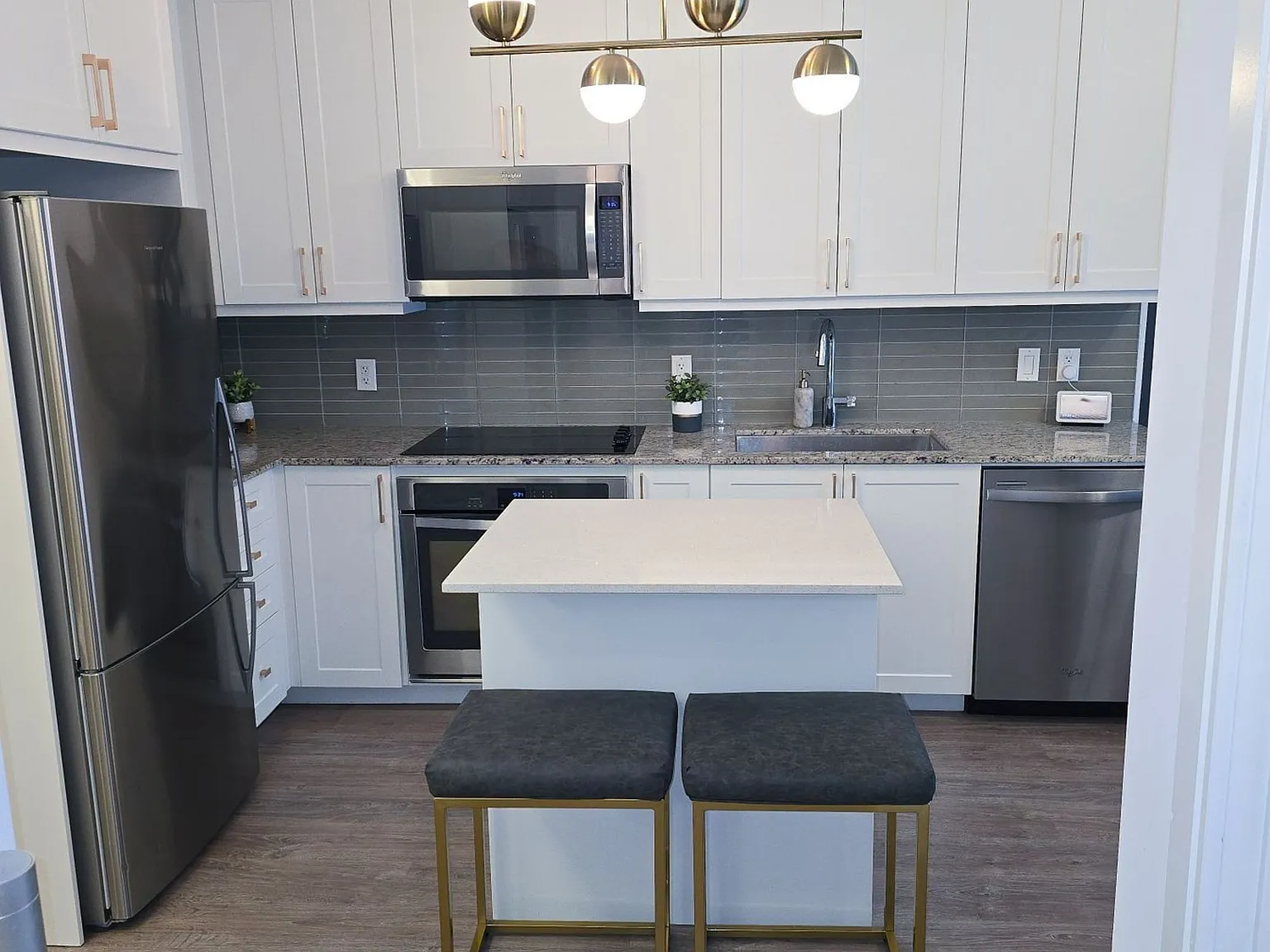 2 bed, $2,400 — Photo 2