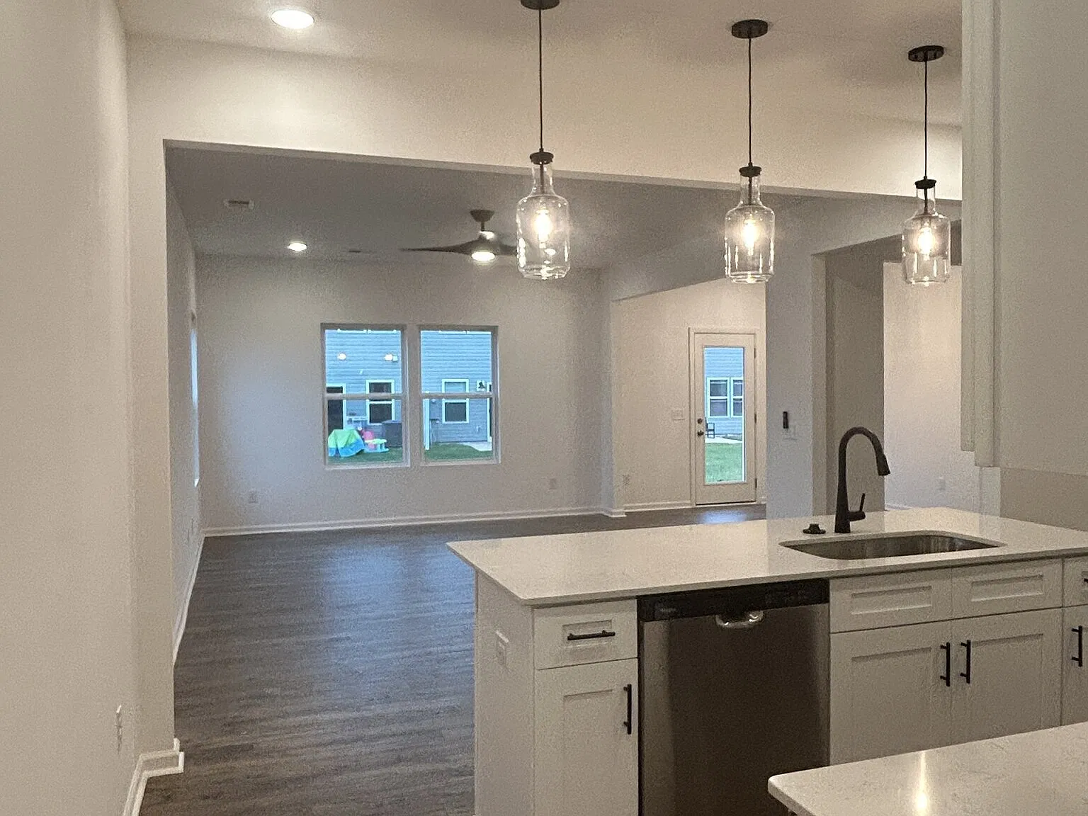 3 bed, 2.5 bath, 2174 sqft, $2,200 — Photo 4