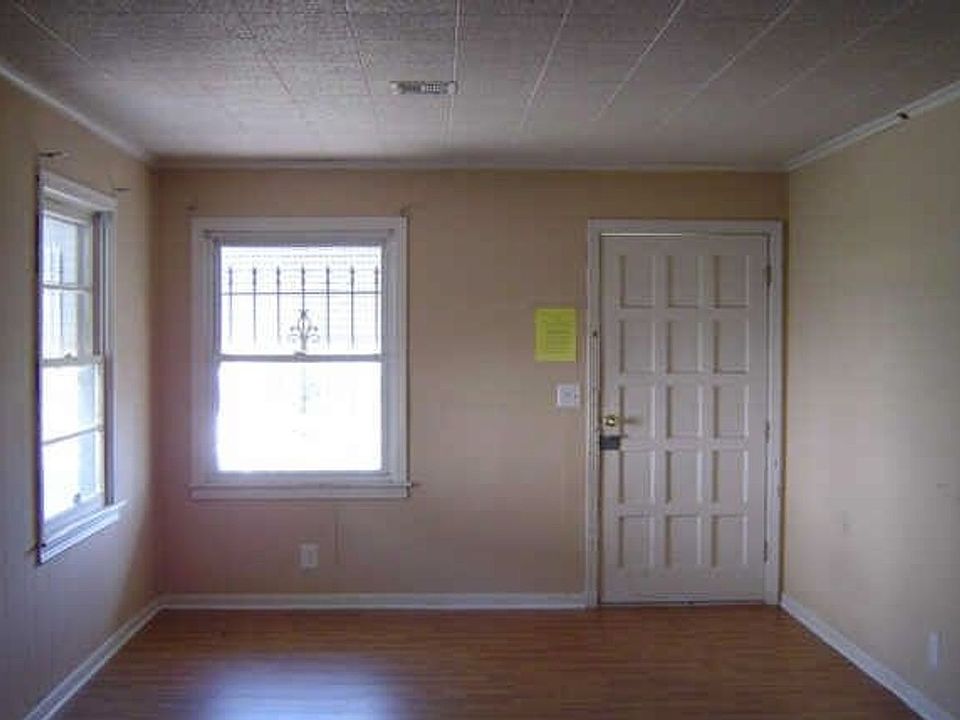 2nd image of 3828 W 42nd St