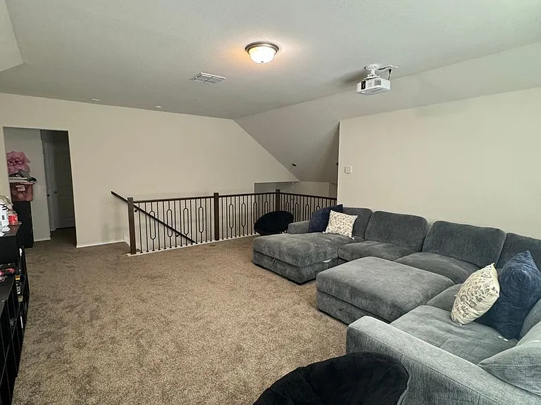12514 Thrall — Photo 19