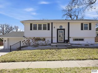 9157 Taylor St, Omaha, NE 68134