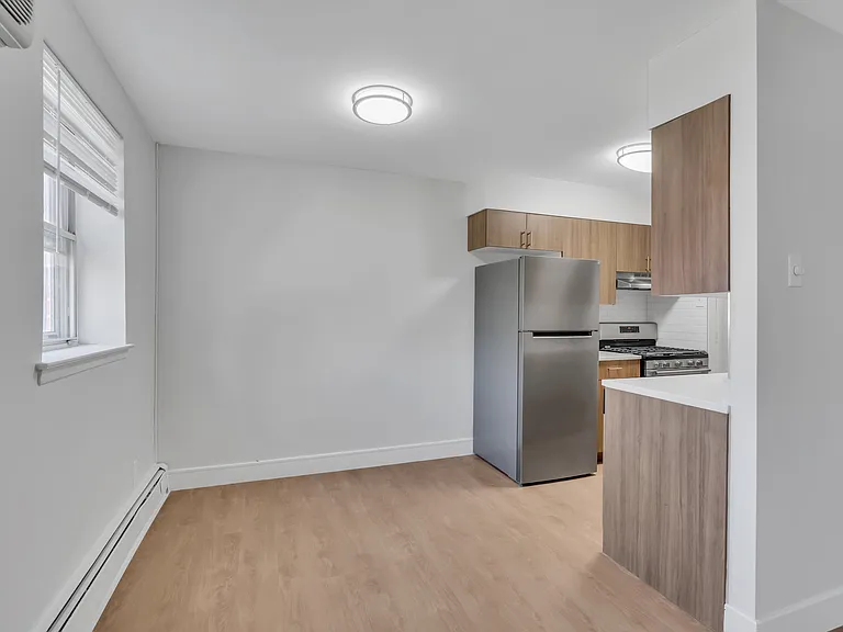 Lancaster Court Apartments — Photo 11