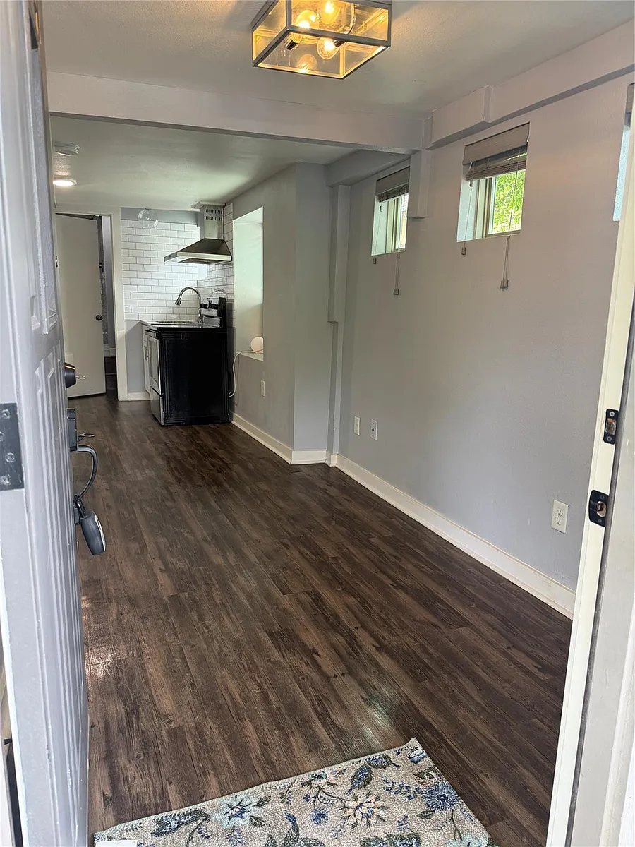 Building Photo - 4630 Woodside St #2