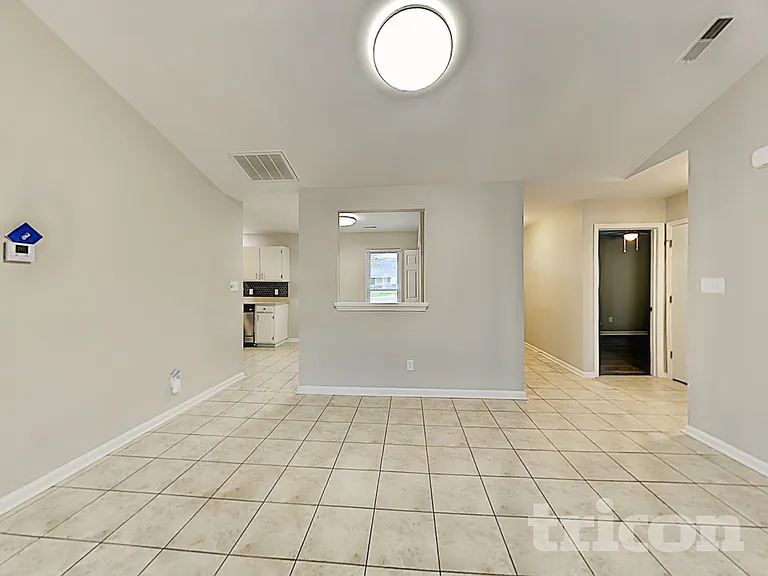 7300 Yorkville Ct — Photo 3