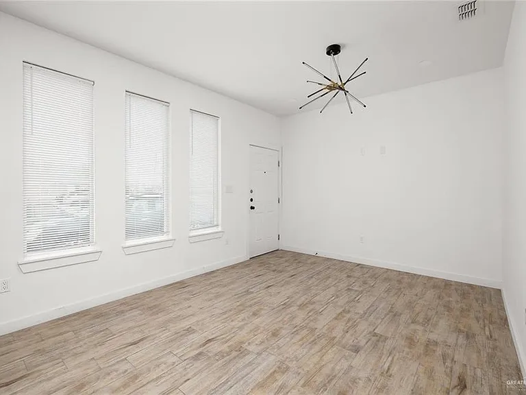 1429 W Harrison Ave #9 — Photo 5
