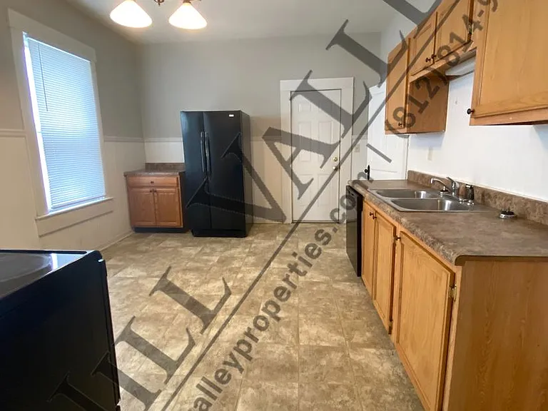 1028 S Center St — Photo 6