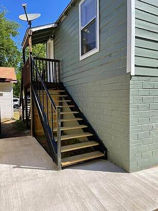 1st image of 562 W Vanderbilt St #B
