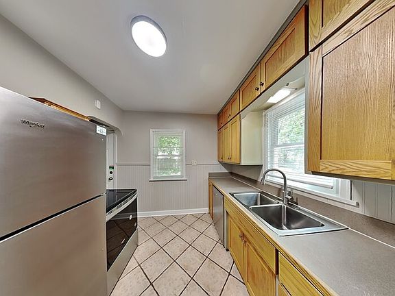 3rd image of 15 Wyoming St