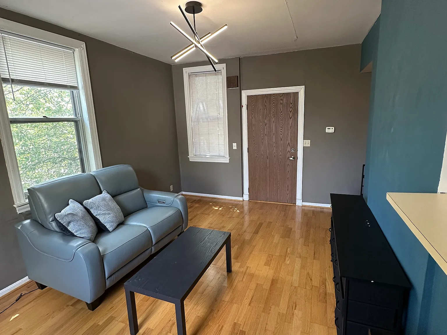 8 W Hollister St — Photo 2