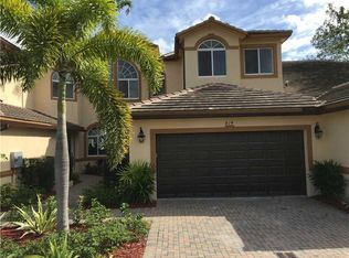 810 W Village Cir, Davie, FL 33325