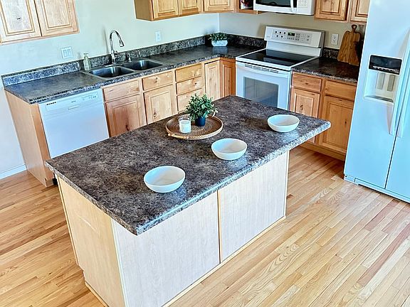 5th image of 12931 W Emigh Rd