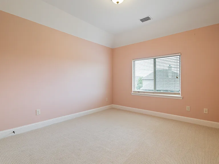 1040 Edgefield Ln — Photo 16