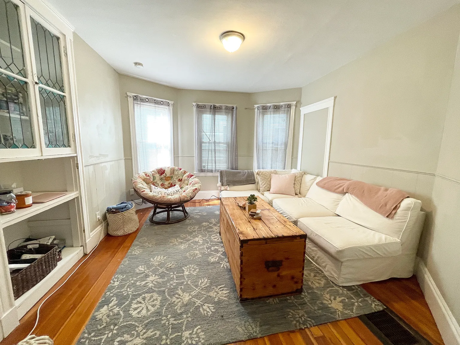 4 bed, 9999 sqft, $3,800 — Photo 3