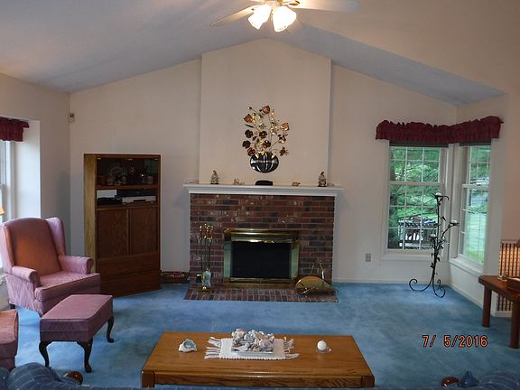 4th image of 18 Upper Wedgewood Ln