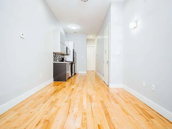 5th image of 323 Melrose St #1B