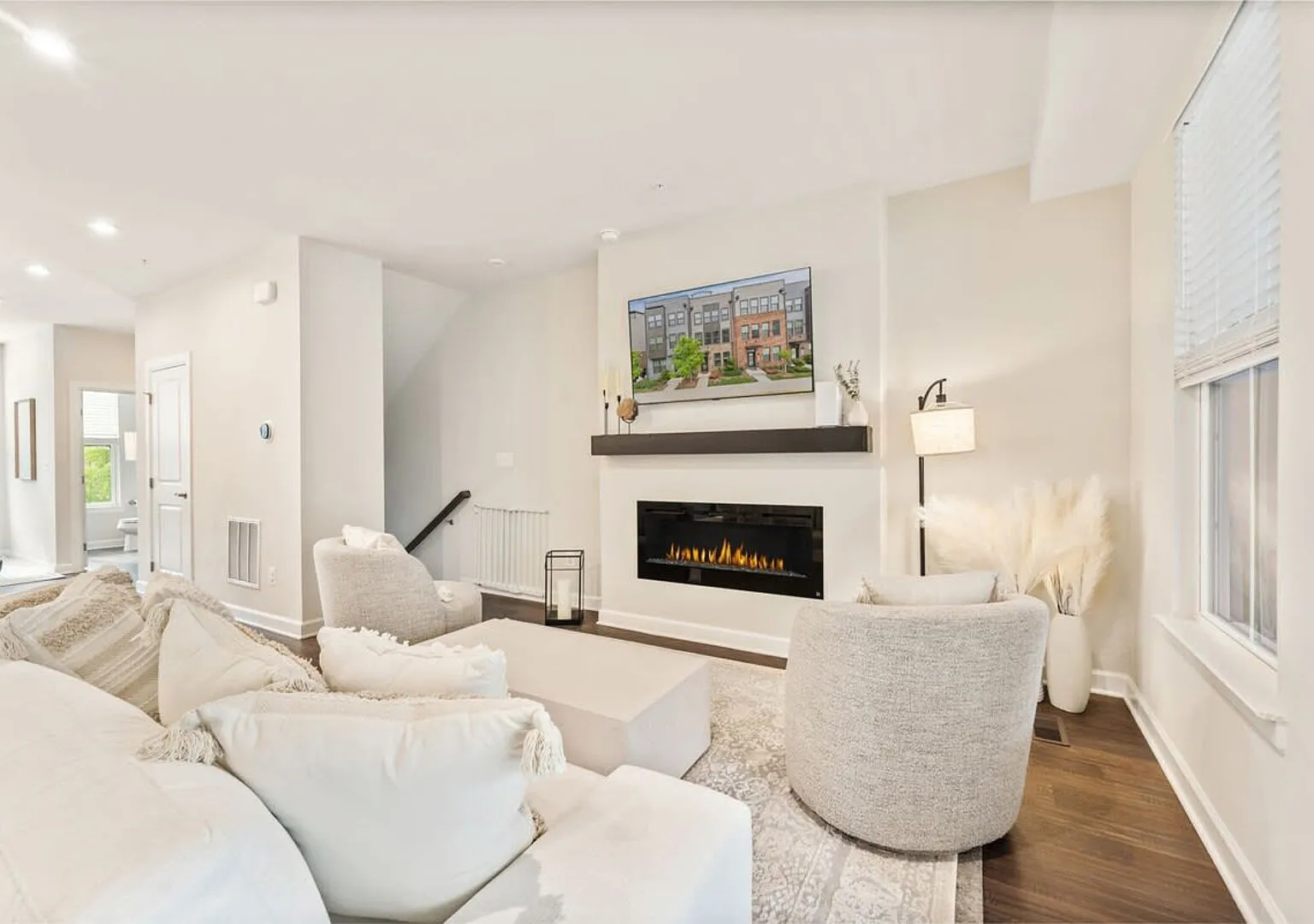 Ashburn 4-BR Homestay / Close to Dulles & METRO — Photo 1