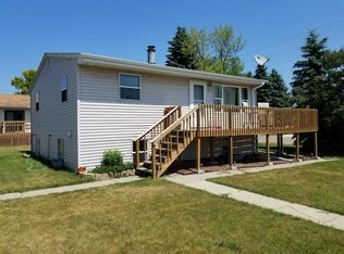 423 15th St NE, Devils Lake, ND 58301