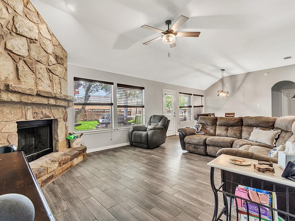 1st image of 208 Cailin Ct