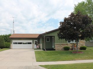 1748 Cross St, Manitowoc, WI 54220