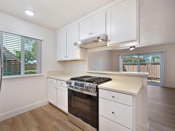 4th image of 303 Wayside Dr #305