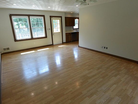 4th image of 105 Palco St