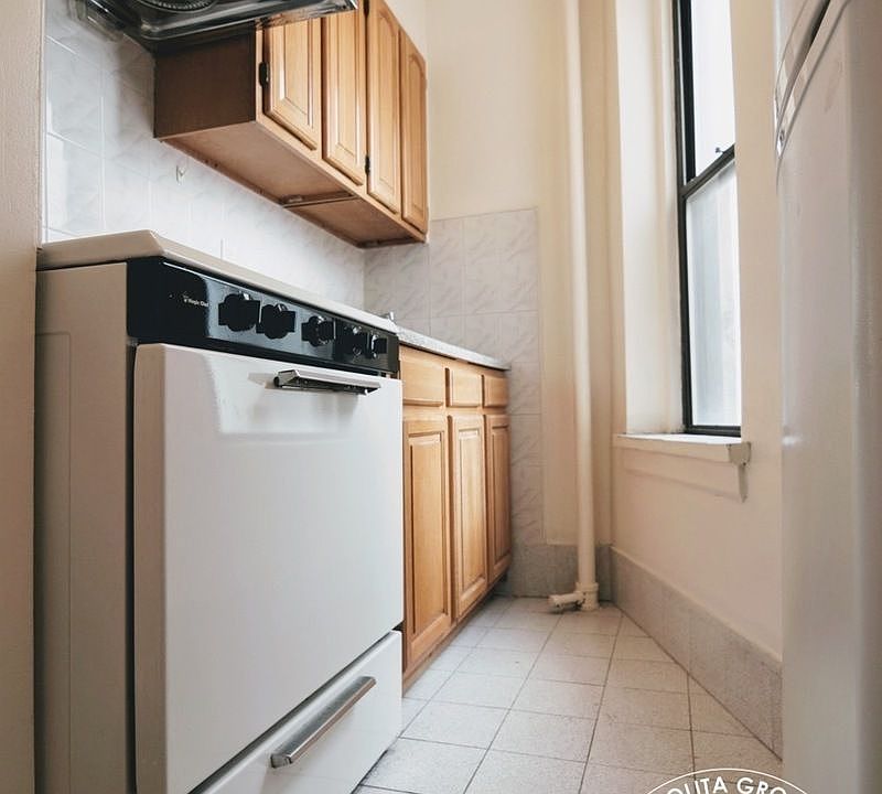 2nd image of 151-153 Allen St #6F