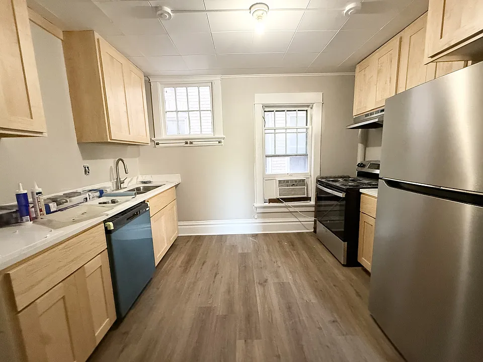 207 N Pinckney St #2