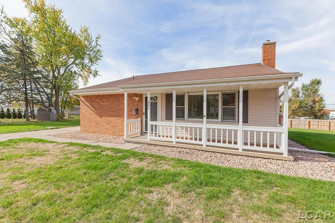 261 Renfrew Ave photo 1