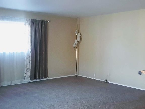 4th image of 4313 Hilton Ave NE