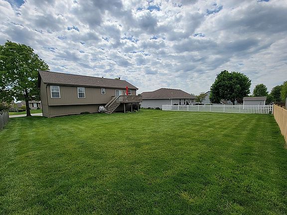 5th image of 2307 NE Maybrook Dr