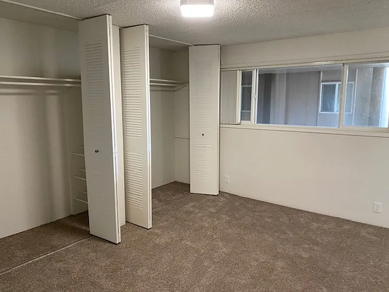 Southgate Apartments — Photo 17